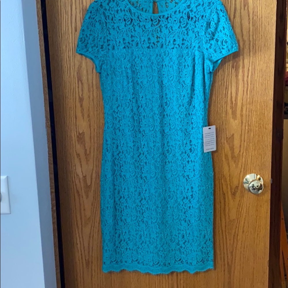 Adrianna Papell Chic Lace dress